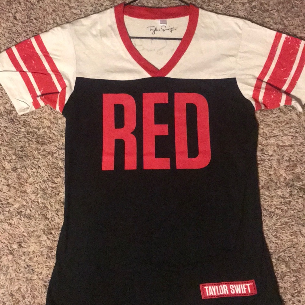 Taylor Swift Red shirt